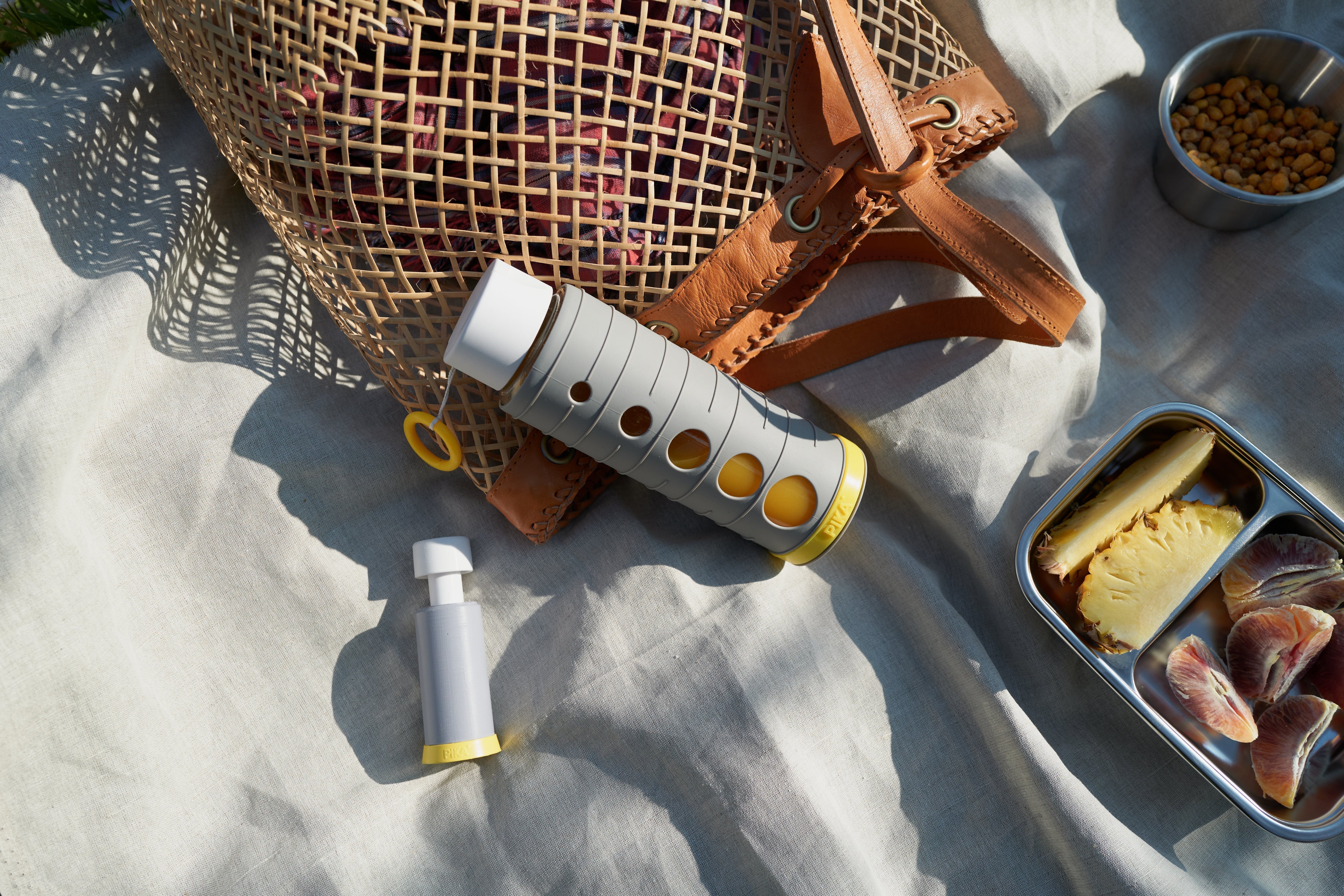 Świeżość na dłużej: poznaj zalety dzbanków i butelek próżniowych