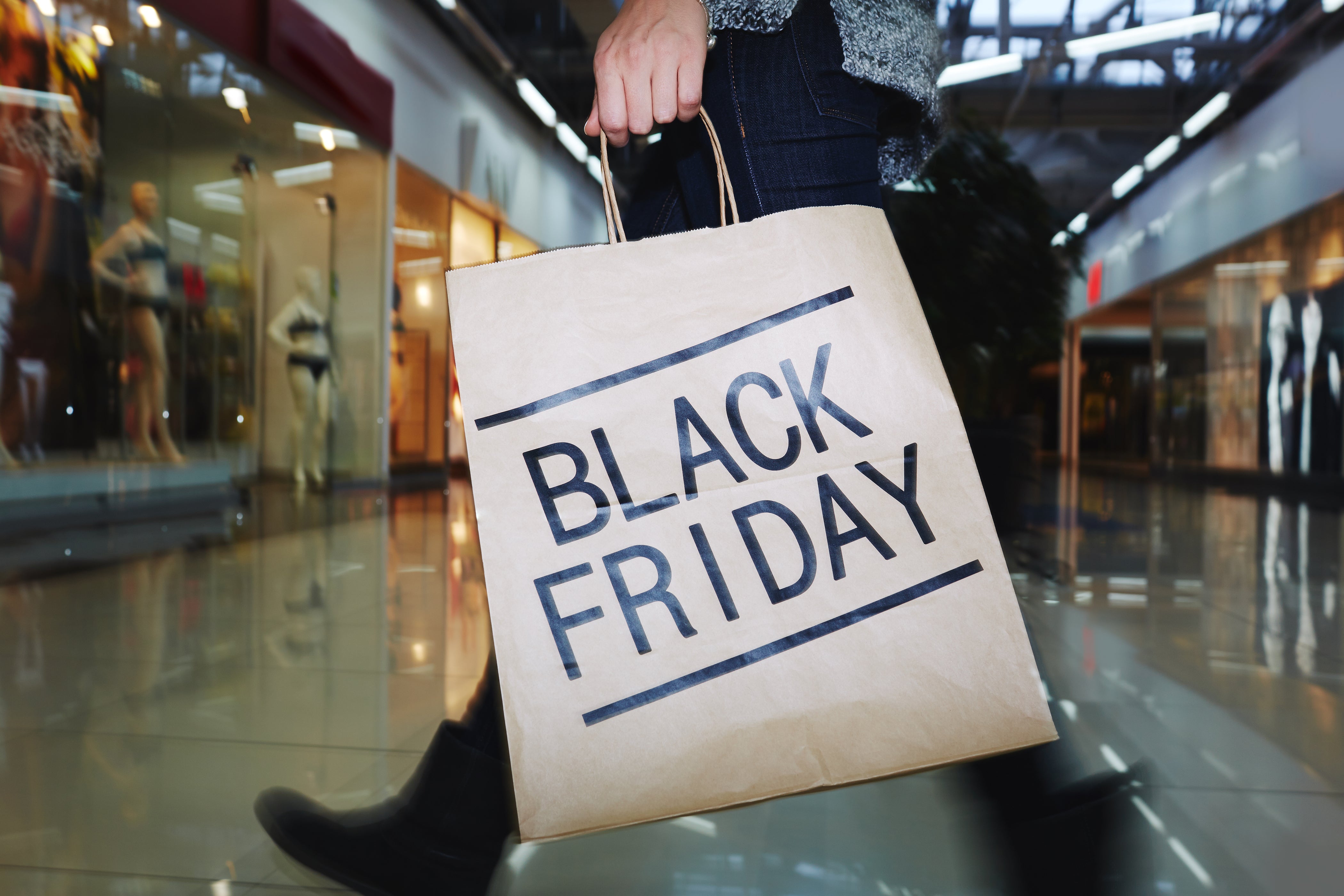 Pomysły na prezenty świąteczne do 200, 500 i 1000 zł. Co kupić na Black Friday?